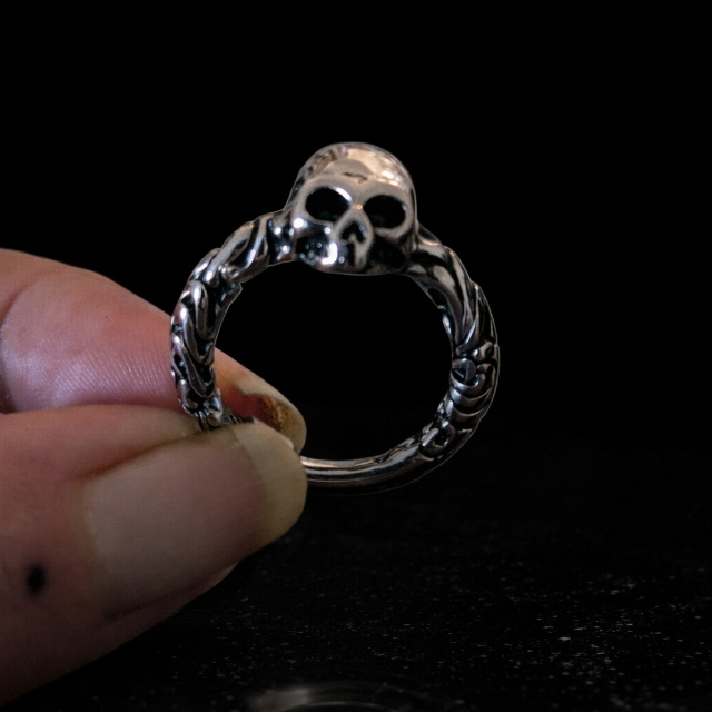 Bague Fine Skull en Acier Inoxydable