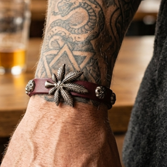 Bracelet Cuir Rouge Feuille Cannabis en acier inoxydable