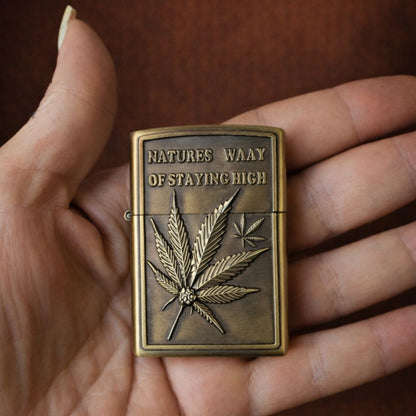 Briquet Tempête Métal Vintage – Feuille de Cannabis
