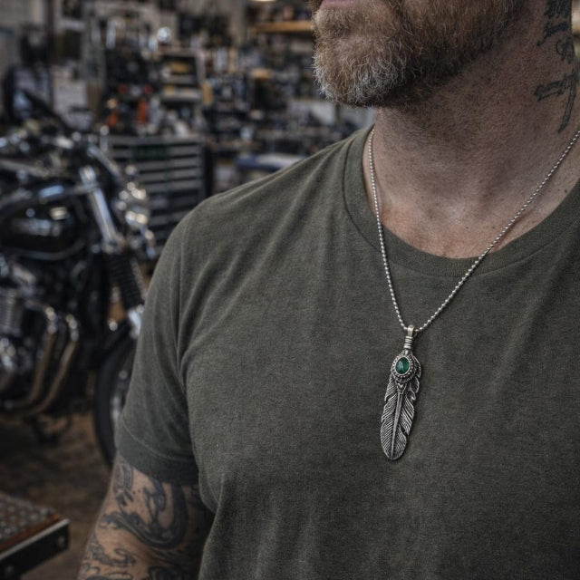 Chaine en Acier Inoxydable - Pendentif Plume avec Pierre Verte