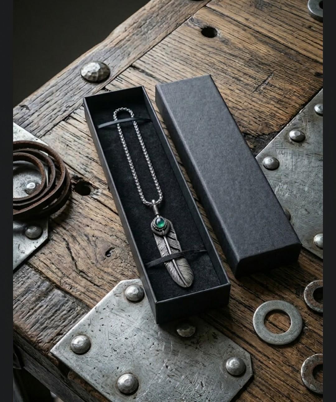 Chaine en Acier Inoxydable - Pendentif Plume avec Pierre Verte