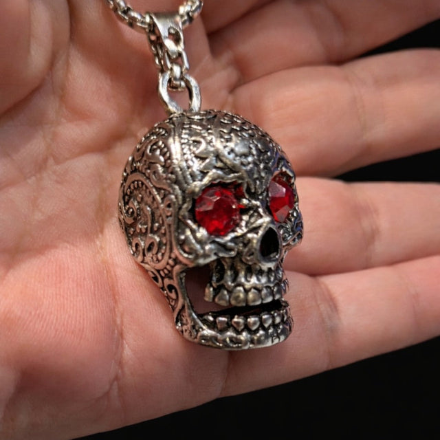 Chaine Tête de Mort  – Pendentif Crâne Gothique Yeux Rouges