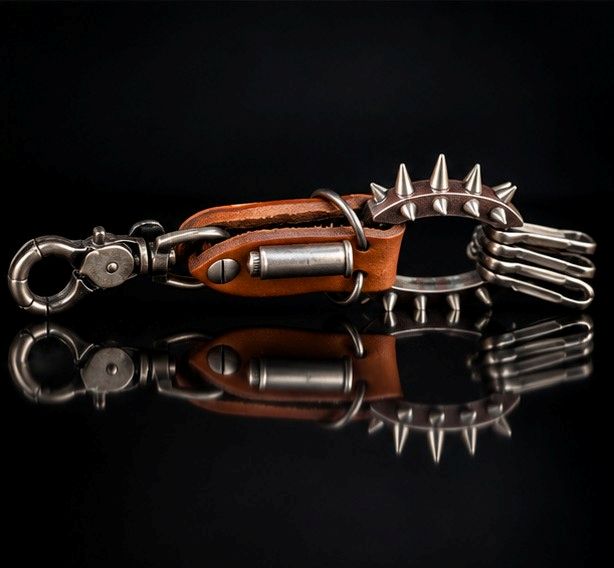 Porte-Clés Biker Cuir & Acier Inoxydable - Spike Bullet